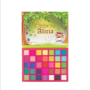 Beauty Creations Alice in wonderland